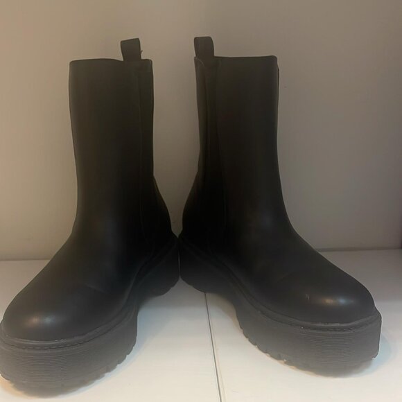 Stylish Black Chunky Chelsea Boots - Size 8.5 - Picture 5 of 9